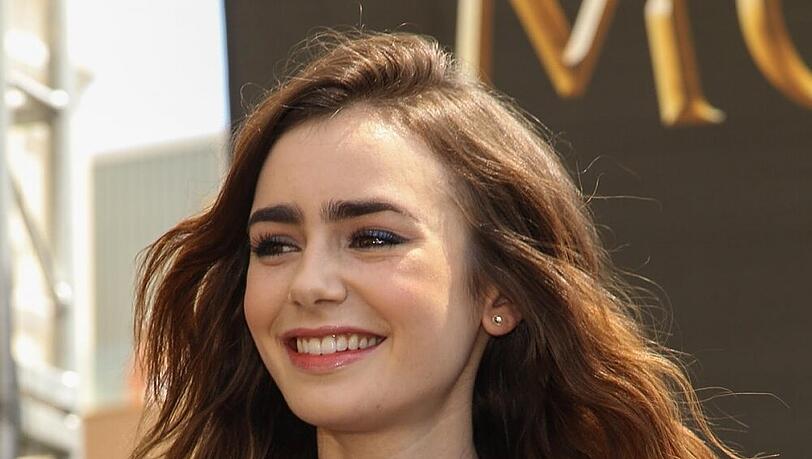 Die britische Schauspielerin Lily Collins ist "der gefährlichste Promi" im www Die britische Schauspielerin Lily Collins ist "der gefährlichste Promi" im www