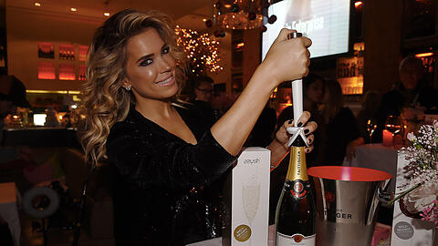 Champagner-Freundin Sylvie Meis lässt&rsquo;s krachen.