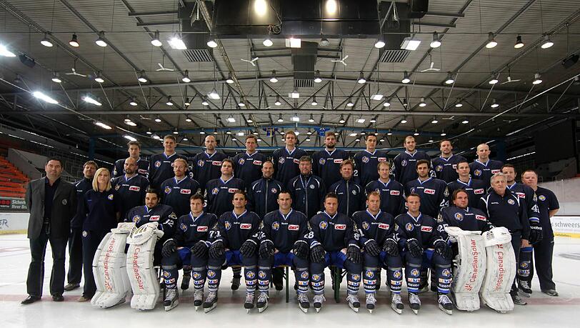Der gesamte Kader des EHC München für die Saison 2011/12. Der gesamte Kader des EHC München für die Saison 2011/12.