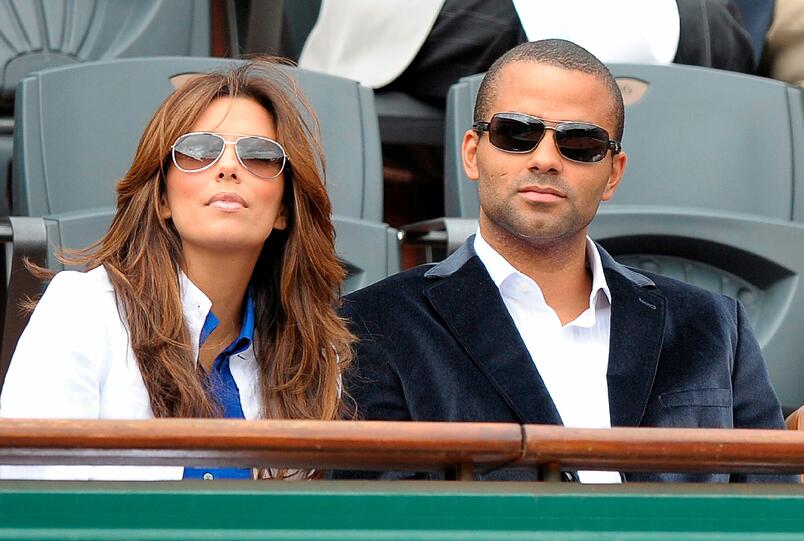 Eva Longoria und NBA-Star Tony Parker von den San Antonio Spurs ließen sich Ende 2010 aufgrund "unüberbrückbarer Differenzen" scheiden. Diese "unüberbrückbaren Differenzen" haben die Gestalt von monatlich über 100 SMS, die Parker an die Frau eines Kollegen geschickt haben soll.