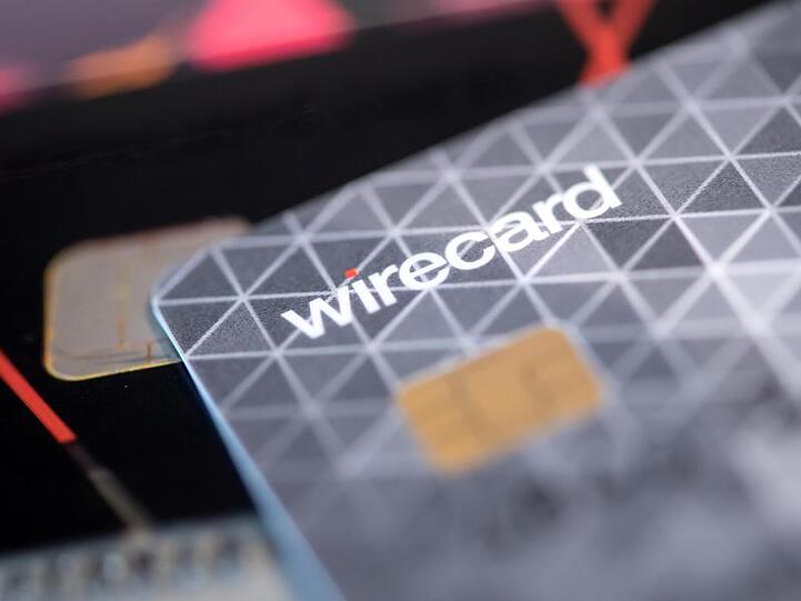 Eine Kreditkarte des Bezahldienstleister Wirecard liegt auf einem Tisch. Foto: Sven Hoppe/dpa/Symbolbild