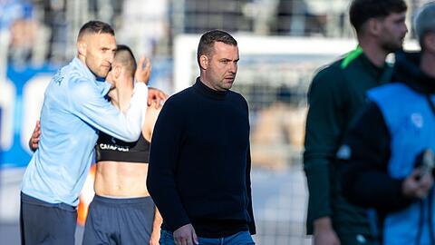 Marc Lettau (m) verstärkt die sportliche Führung in Augsburg.