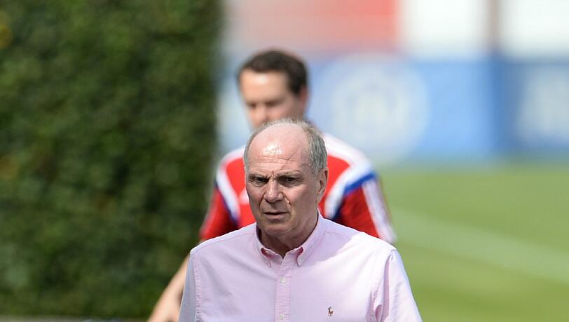 Ex-Präsident Uli Hoeneß beim Bayern-Abschlusstraining an der Säbenerstraße! Ex-Präsident Uli Hoeneß beim Bayern-Abschlusstraining an der Säbenerstraße!