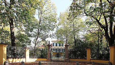 Verwunschener Winkel: Das Werneckschlössl, das eigentlich Schloss Suresnes heißt, ist jetzt Gästehaus der Erzdiözese.