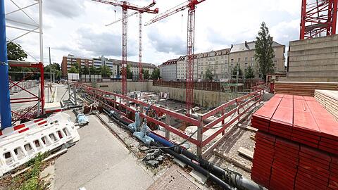 Blick auf die Karstadt-Baustelle, wo aktuell gar nichts geht.
