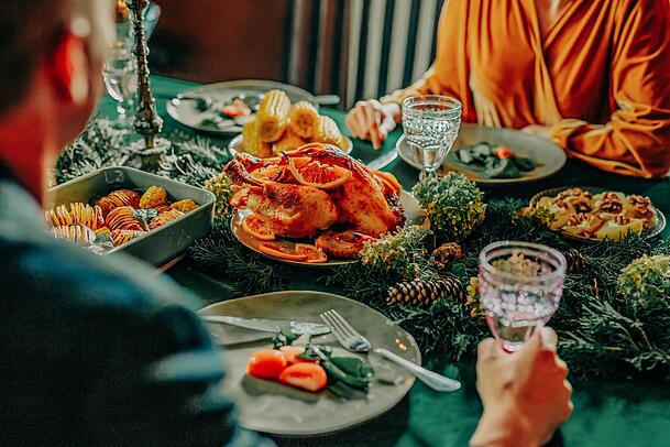 Üppiges Abendessen? Beim Intervallfasten geht das nur, wenn zugleich auf das Frühstück verzichtet wird. Üppiges Abendessen? Beim Intervallfasten geht das nur, wenn zugleich auf das Frühstück verzichtet wird.