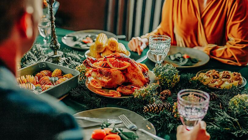 &Uuml;ppiges Abendessen? Beim Intervallfasten geht das nur, wenn zugleich auf das Fr&uuml;hst&uuml;ck verzichtet wird.