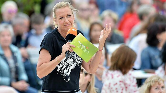 Andrea Kiewel steht 2022 wieder für den "ZDF-Fernsehgarten" vor der Kamera und sorgt mit ihrer Moderation für