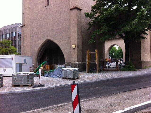 Die Stadt baut die Straße um, die Stadtwerke verlegen neue Fernkälteleitungen.