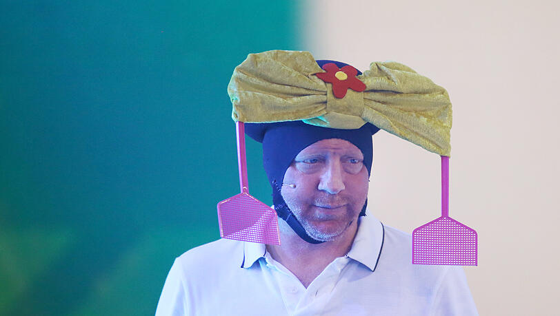 Dieses Foto aus dem Jahr 2013 verfolgt Boris Becker bis heute. Damals trat er in der TV-Show "Alle auf den Kleinen" gegen Oliver Pocher an. Dieses Foto aus dem Jahr 2013 verfolgt Boris Becker bis heute. Damals trat er in der TV-Show "Alle auf den Kleinen" gegen Oliver Pocher an.