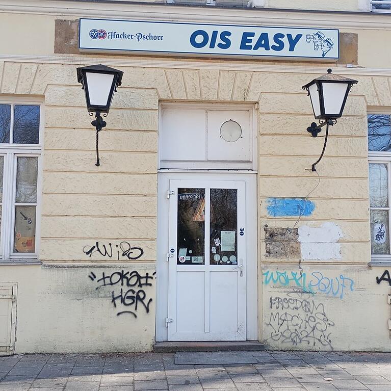 Am 25. April feiert das Ois Easy in Untergiesing mit seinen Stammg&auml;sten Abschied.