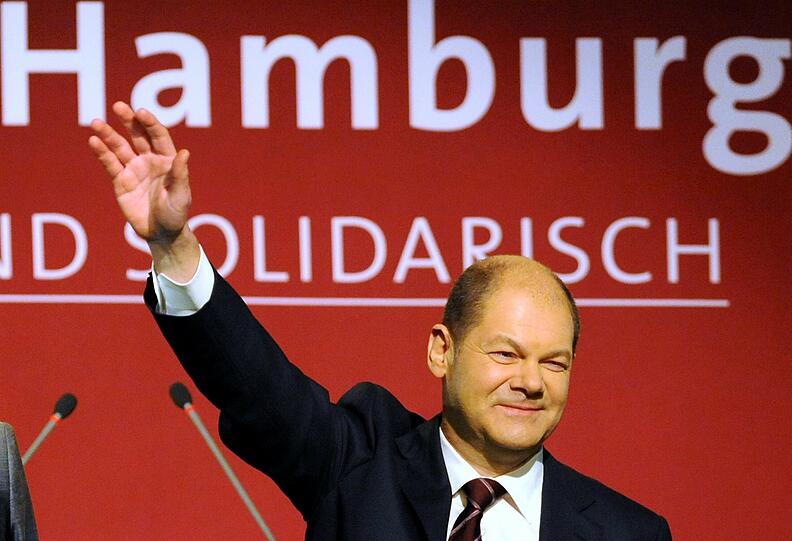 Olaf Scholz: Hamburgs Wahlsieger lässt sich feiern