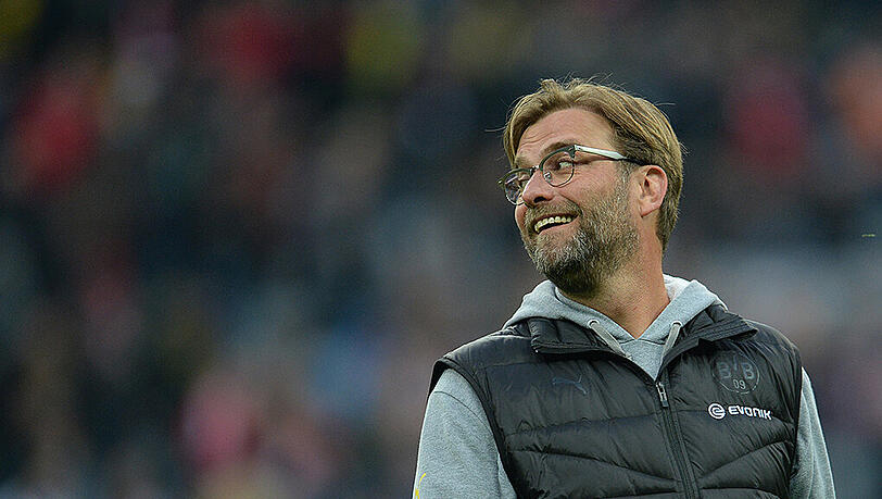 Viele englische Medien sind sich sicher, dass der ehemalige Dortmund-Trainer Jürgen Klopp bald den FC Liverpool trainieren wird. Viele englische Medien sind sich sicher, dass der ehemalige Dortmund-Trainer Jürgen Klopp bald den FC Liverpool trainieren wird.