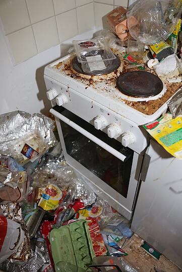 Weitere Bilder aus der verwahrlosten Wohnung des Mietnomaden in der Heßstraße.
