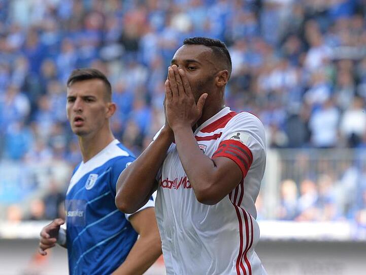 Marvin Matip von Ingolstadt ist frustriert. Foto: Jan Kuppert/Archiv