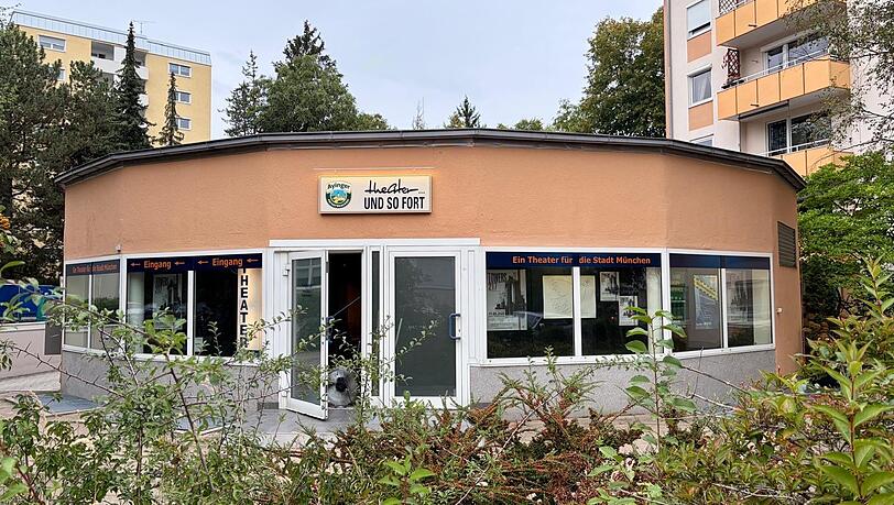 Wie eine Theateroase im Wohngebiet liegt das Theater... Und so fort in einem fr&uuml;heren Schleckermarkt in der Hinterb&auml;renbadstra&szlig;e - mitten im Wohngebiet.
