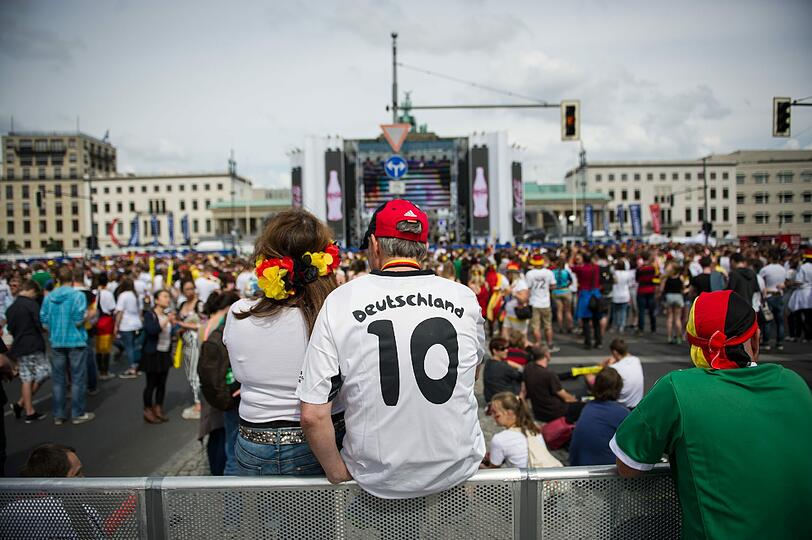 In der Hauptstadt feiert man seit Jahren immer wieder traditionell auf der Fanmeile auf der Straße des 17. Juni.