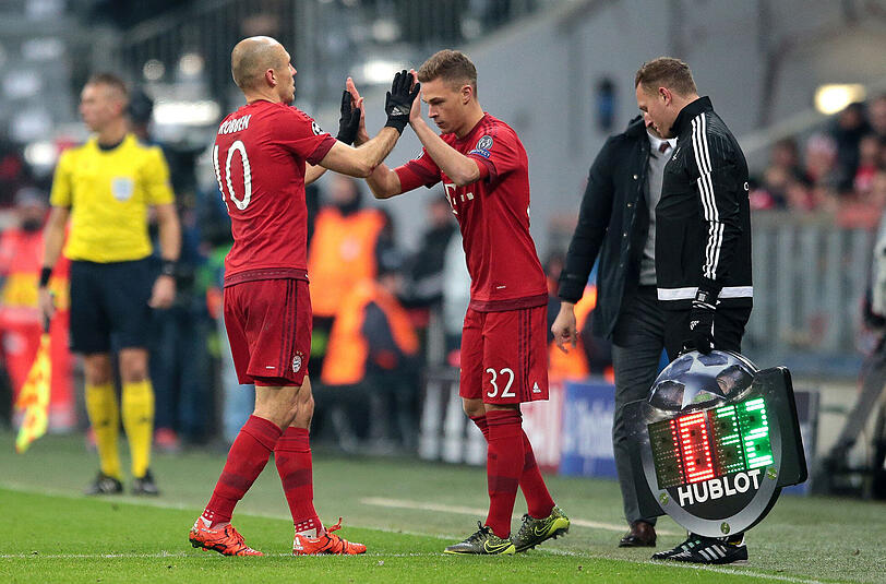 Joshua Kimmich: Note 3. Kam nach 33 Minuten für Robben, übernahm sofort die Position von Vidal und agierte als Abräumer vor der Viererkette. Ein Beleg, für wie wichtig ihn Guardiola hält. Guter Schuss, geblockt (48.). Später offensiver: Mittelstürmer-Position!