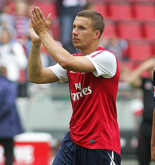 Sehen wir ihn bald öfter im Arsenal-Trikot? Podolski würde in London auf zwei Kollegen aus seinem Heimatland 
treffen, Nationalmannschaftskollege Per Mertesacker und den nahezu 
perfekt deutsch sprechenden Teammanager Arsene Wenger.