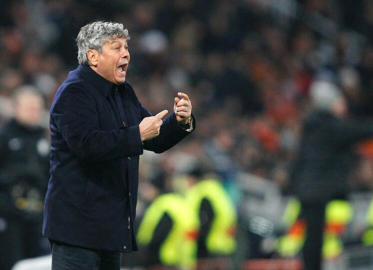 Trainer ist der Rumäne Mircea Lucescu.