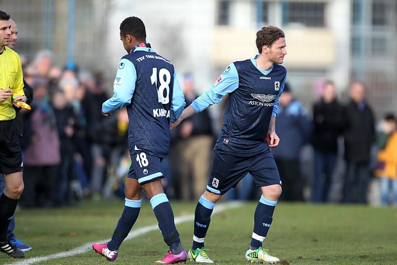 Die Stürmer Ola Kamara (l.) und Benny Lauth.