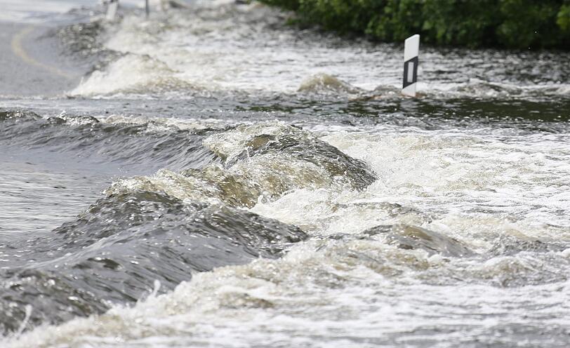 Überschwemmte Straßen in Klietz: Aktuelle Hochwasser-Bilder aus Sachsen-Anhalt