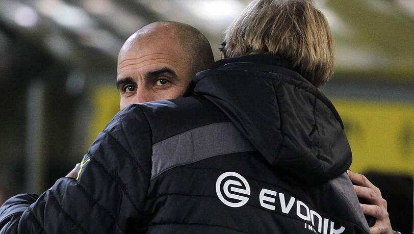 Jürgen Klopp gratuliert Pep Guardiola nach dem 3:0-Sieg des FC Bayern München bei Borussia Dortmund. Jürgen Klopp gratuliert Pep Guardiola nach dem 3:0-Sieg des FC Bayern München bei Borussia Dortmund.