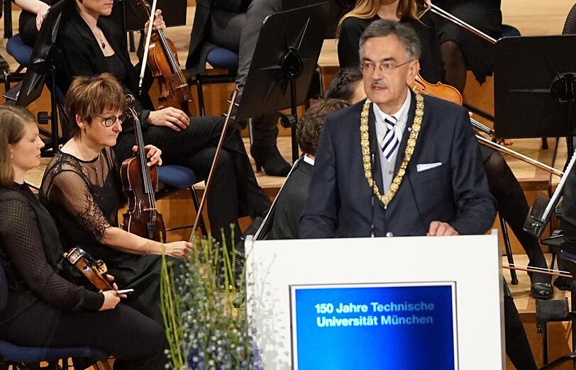 TU-Präsident Wolfgang A. Herrmann spricht beim Festakt.