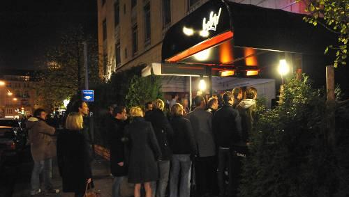 Nach Mitternacht strömten immer mehr Partygänger ins „Baby“. Im Club wurde bis zum Morgen gefeiert - trotz Verbot. Nach Mitternacht strömten immer mehr Partygänger ins „Baby“. Im Club wurde bis zum Morgen gefeiert - trotz Verbot.