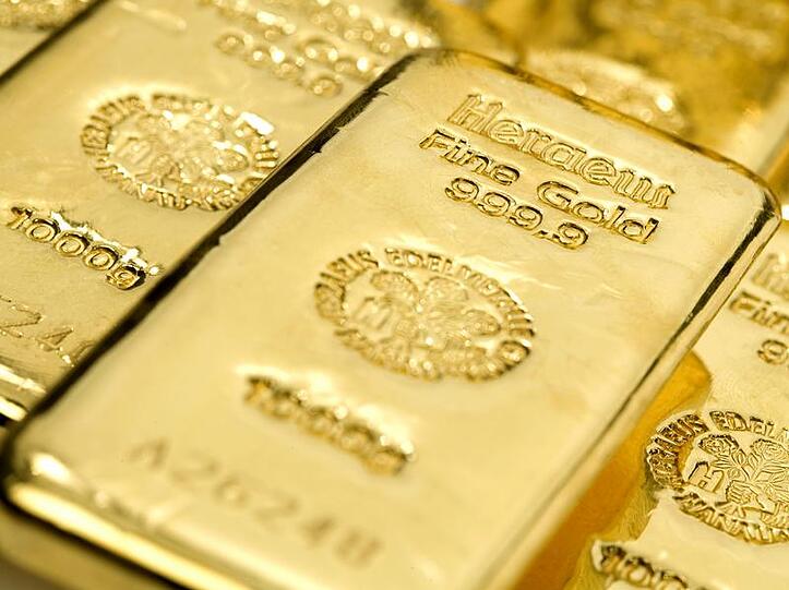 Gold profitiert von seiner Rolle als sicherer Hafen in der Krise. In US-Dollar gerechnet steigt der Goldpreis schon seit Tagen von einem Rekord zum nächsten.