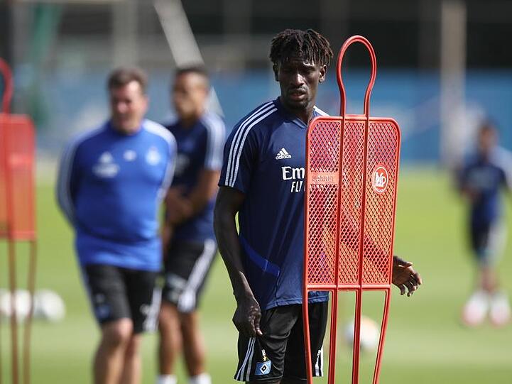 Der Hamburger SV hält zu Bakery Jatta.