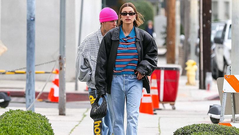 Hailey Bieber liebt den Poloshirt-Trend!