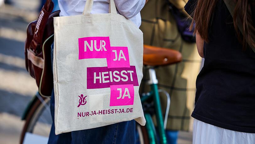 Die Debatte um eine mögliche Verschärfung des Sexualstrafrechts wird teils sehr emotional geführt. (Symbolbild) Die Debatte um eine mögliche Verschärfung des Sexualstrafrechts wird teils sehr emotional geführt. (Symbolbild)