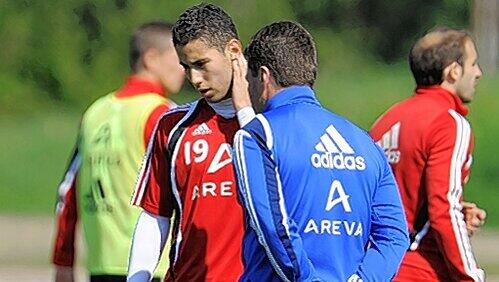 „Er muss für sich eine Waffe finden“: Club-Trainer Dieter Hecking erwartet von Nassim Ben Khalifa mehr Torgefahr. „Er muss für sich eine Waffe finden“: Club-Trainer Dieter Hecking erwartet von Nassim Ben Khalifa mehr Torgefahr.