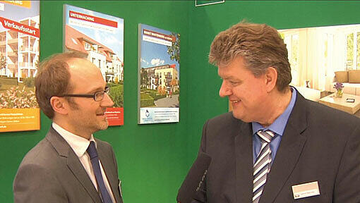 Veranstalter Florian Forster (links) interviewt auf der Messe den Prokuristen der Terrafinanz Gerold Maucher. Veranstalter Florian Forster (links) interviewt auf der Messe den Prokuristen der Terrafinanz Gerold Maucher.