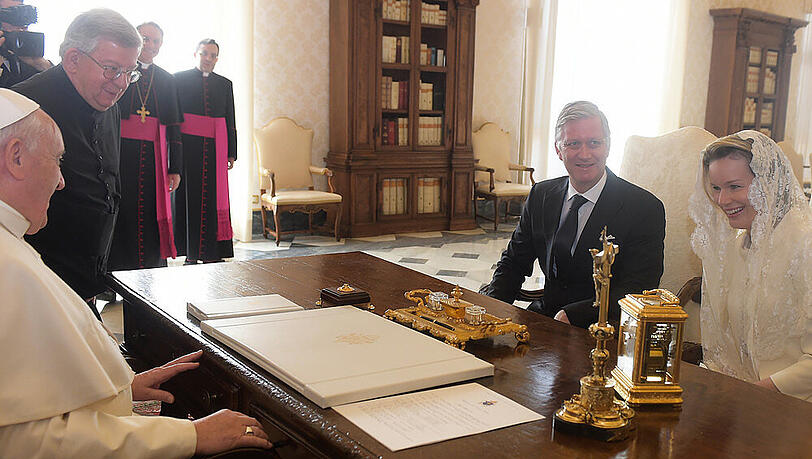 9. März: Belgiens Königspaar beim Papst: Das royale Jahr begann mit einem Besuch bei Papst Franziskus: König Philippe (55) und Königin Mathilde von Belgien (42) bekamen am 9. März eine private Audienz im Vatikan. Offenbar sehr aufregend für alle Beteiligten. 9. März: Belgiens Königspaar beim Papst: Das royale Jahr begann mit einem Besuch bei Papst Franziskus: König Philippe (55) und Königin Mathilde von Belgien (42) bekamen am 9. März eine private Audienz im Vatikan. Offenbar sehr aufregend für alle Beteiligten.