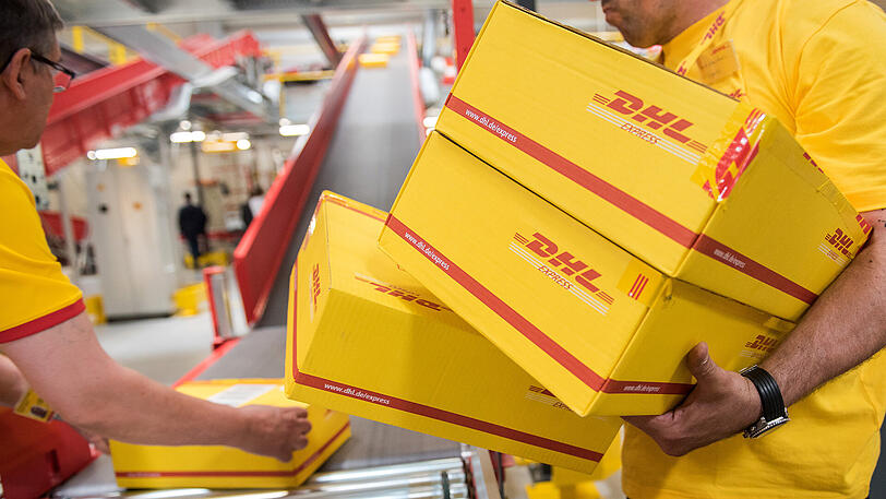 Gut eineinhalb Jahre nach dem Kauf eines Grundstücks auf dem ehemaligen Opel-Werksgelände in Bochum beginnt die Deutsche Post DHL mit dem Bau eines großen Paketzentrums.