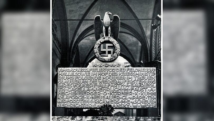 Das "Ehrenmal" der Nazis, das 1945 demontiert wurde. Das "Ehrenmal" der Nazis, das 1945 demontiert wurde.