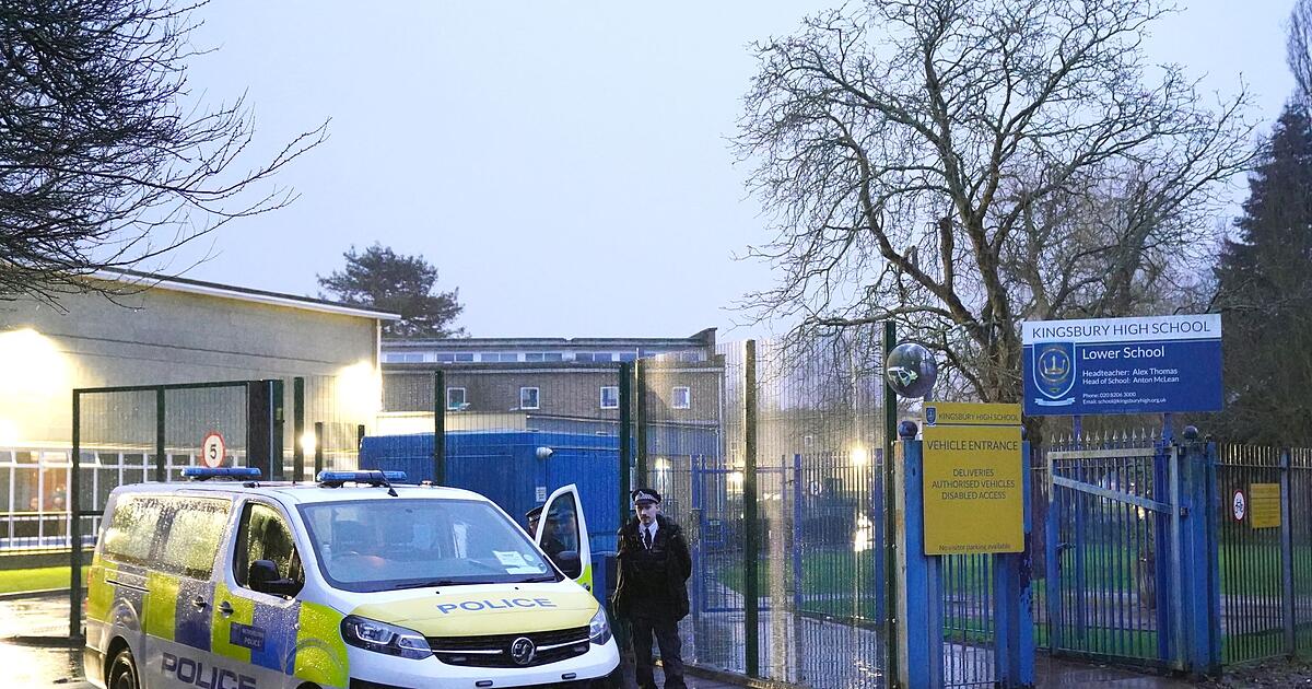 Zwei-Jungen-an-Londoner-Schule-niedergestochen