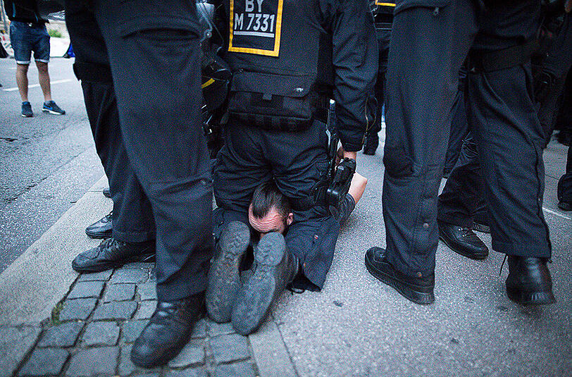 Am Montagabend fand die Pegida-Kundgebung am Stachus statt. Es kam dabei auch zu einer Gegendemonstration. Die Polizei musste eingreifen. Die Bilder.