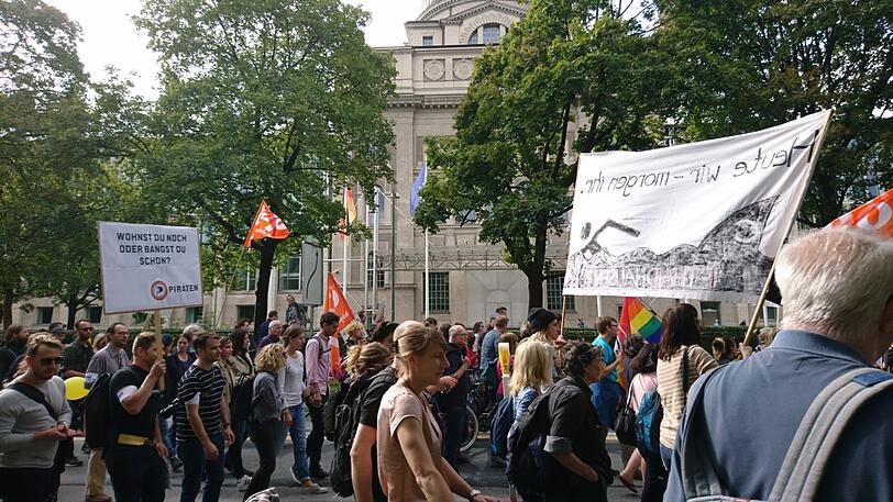 Motto: ausspekuliert! Am Samstag kamen um die 10.000 Menschen zur großen Demo gegen Spekulanten, Mietwahnsinn und für mehr Mieterschutz nach München.