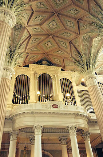 Blick auf die Orgel der Nikolaikirche