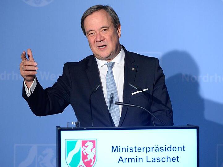 Während die Zufriedenheit mit der schwarz-gelben Landesregierung deutlich gesunken ist, genießt Ministerpräsident Armin Laschet (CDU) so viel Rückhalt in der Bevölkerung wie noch nie.