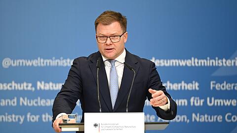 "Richtig geile Autos" bringen die deutschen Hersteller nach Ansicht von Bundesumweltminister Carsten Schneider (SPD) auf den Markt f&uuml;r Elektroautos.