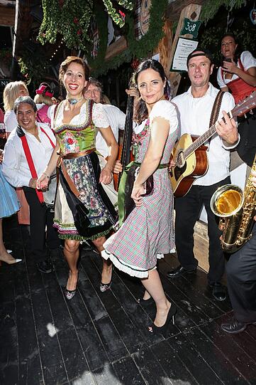 Bilder von der Mercedes-Benz-Damenwiesn mit Uschi Glas, Elisabeth Lanz und Lola Paltinger