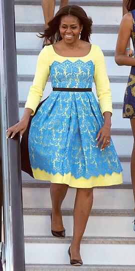 Michelle Obama trägt ein Kleid des britischen Designer-Duos "Preen By Thornton Bregazzi"