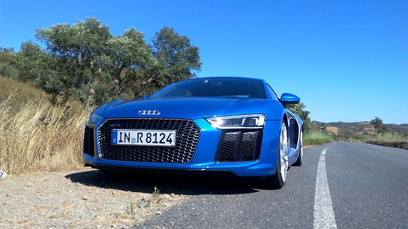 Der neue Audi R8 wirkt noch ein bisschen knackiger und sportlicher als die erste Version. Er kann Komfort und Sport - und alles dazwischen.