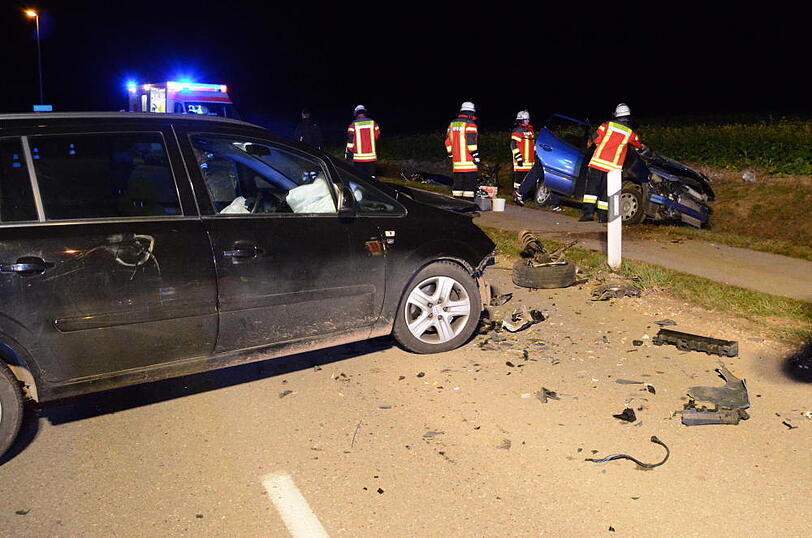 Bei dem Frontal-Zusammenstoß wurden zwei Frauen verletzt.