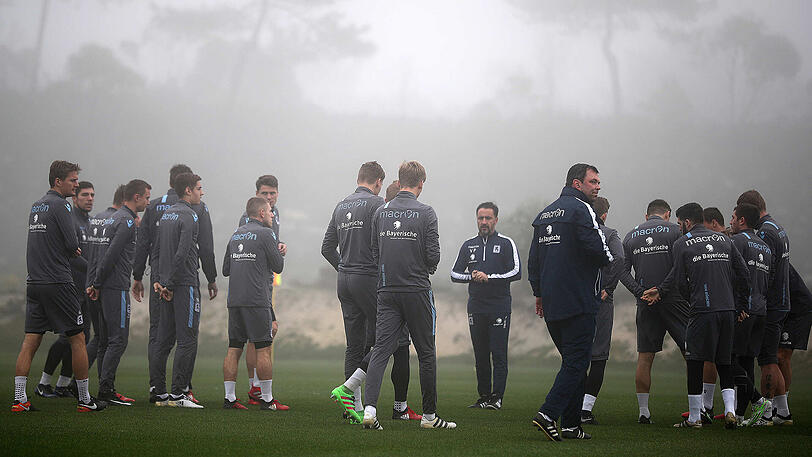 Löwen im Nebel: So lief die erste Trainingseinheit des TSV 1860 in Troia/Portugal.
