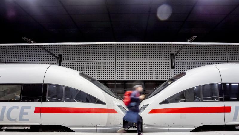 Die im Schnitt kaum gestiegenen Preise für Ferntickets der Bahn sollen ab Januar billiger werden. Die im Schnitt kaum gestiegenen Preise für Ferntickets der Bahn sollen ab Januar billiger werden.